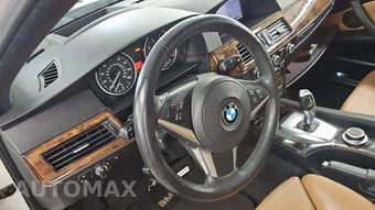 2008 BMW 5 Series Sedan 550i - miniatura 26