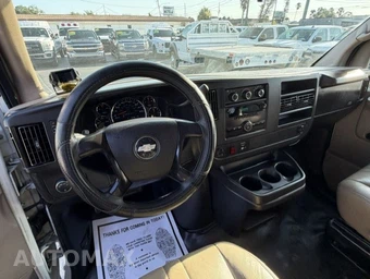 2008 Chevrolet Express 3500 Cargo Van 1WT 135.0" WB - miniatura 17