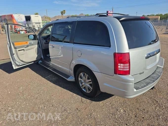 2008 Chrysler Town & Country Limited 121.2" WB - miniatura 2