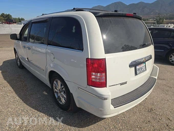 2008 Chrysler Town & Country Limited 121.2" WB - miniatura 2