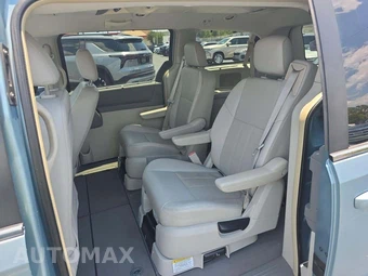 2008 Chrysler Town & Country Touring 121.2" WB – miniatura 10