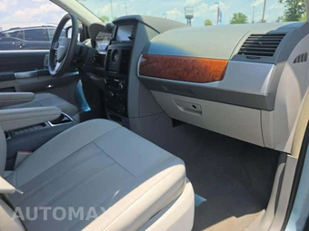 2008 Chrysler Town & Country Touring 121.2" WB – miniatura 17
