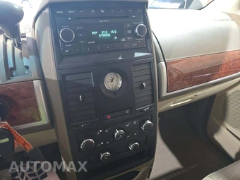 2008 Chrysler Town & Country Touring 121.2" WB – miniatura 10
