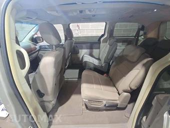 2008 Chrysler Town & Country Touring 121.2" WB – miniatura 13