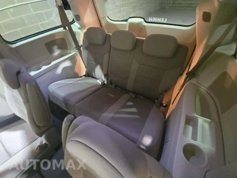 2008 Chrysler Town & Country Touring 121.2" WB – miniatura 14