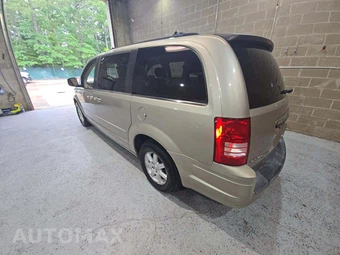 2008 Chrysler Town & Country Touring 121.2" WB – miniatura 2