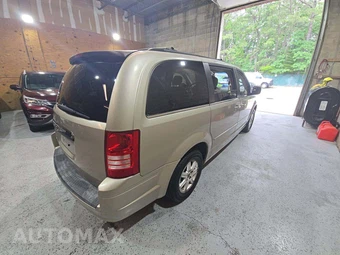 2008 Chrysler Town & Country Touring 121.2" WB – miniatura 3