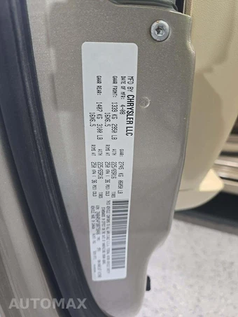 2008 Chrysler Town & Country Touring 121.2" WB – miniatura 5