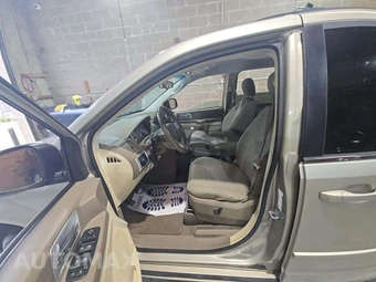 2008 Chrysler Town & Country Touring 121.2" WB – miniatura 6