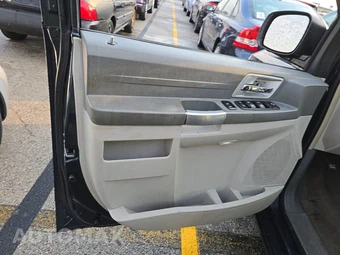 2008 Chrysler Town & Country Touring 121.2" WB – miniatura 15