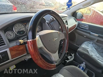 2008 Chrysler Town & Country Touring 121.2" WB – miniatura 16