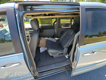 2008 Chrysler Town & Country Touring 121.2" WB – miniatura 13
