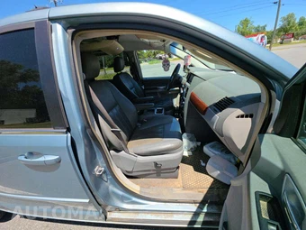 2008 Chrysler Town & Country Touring 121.2" WB – miniatura 18