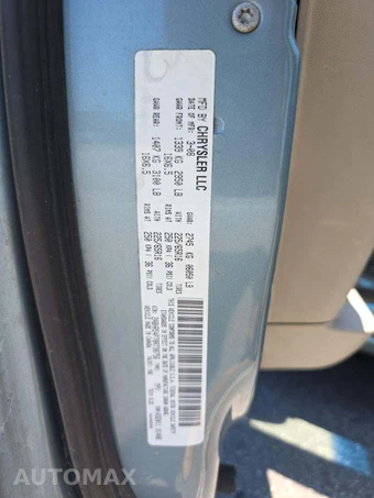 2008 Chrysler Town & Country Touring 121.2" WB – miniatura 5