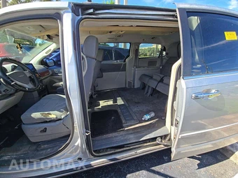 2008 Chrysler Town & Country Touring 121.2" WB - miniatura 13