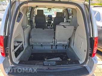 2008 Chrysler Town & Country Touring 121.2" WB - miniatura 15