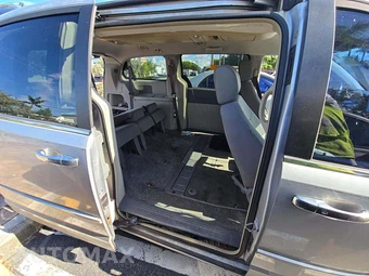 2008 Chrysler Town & Country Touring 121.2" WB - miniatura 17