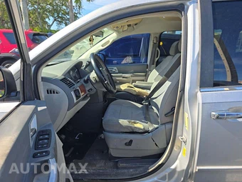 2008 Chrysler Town & Country Touring 121.2" WB - miniatura 6