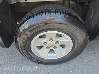 2008 Dodge Dakota Laramie Crew Cab Medium Bed – miniatura 10