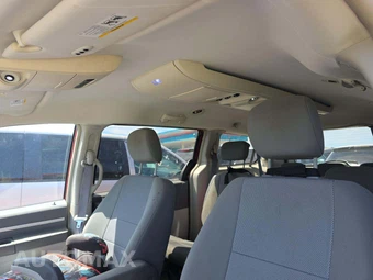 2008 Dodge Grand Caravan SXT Minivan 121.2" WB – miniatura 11