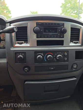 2008 Dodge Ram 1500 SLT Crew Cab Medium Bed - miniatura 10
