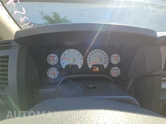 2008 Dodge Ram 1500 SLT Extended Crew Cab Medium Bed – miniatura 12