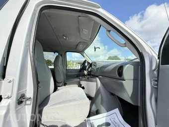 2008 Ford E-150 Wagon XLT 138.0" WB - miniatura 17