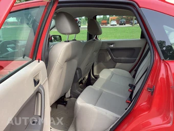 2008 Ford Focus SE Sedan - miniatura 10