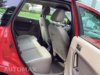 2008 Ford Focus SE Sedan - miniatura 11