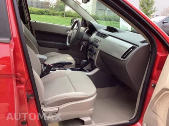 2008 Ford Focus SE Sedan - miniatura 14