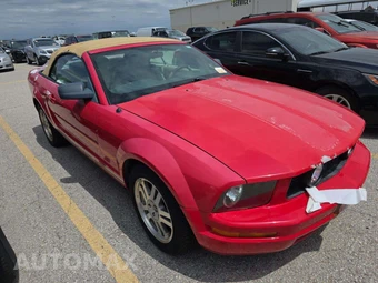 2008 Ford Mustang V6 Deluxe Convertible - miniatura 4