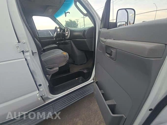 2008 Ford Super Duty E-350 Wagon XL 138.0" WB - miniatura 17