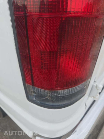 2008 Ford Super Duty E-350 Wagon XL 138.0" WB - miniatura 25