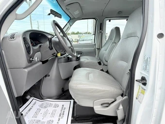 2008 Ford Super Duty E-350 Wagon XLT 138.0" WB - miniatura 10
