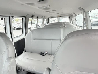 2008 Ford Super Duty E-350 Wagon XLT 138.0" WB - miniatura 11