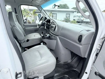2008 Ford Super Duty E-350 Wagon XLT 138.0" WB - miniatura 12