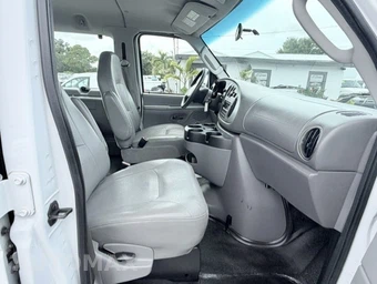 2008 Ford Super Duty E-350 Wagon XLT 138.0" WB - miniatura 13