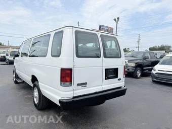 2008 Ford Super Duty E-350 Wagon XLT 138.0" WB - miniatura 6