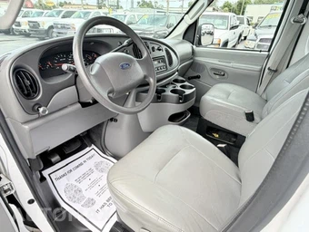 2008 Ford Super Duty E-350 Wagon XLT 138.0" WB - miniatura 8