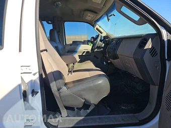 2008 Ford Super Duty F-350 Cab Chassis XL Crew Cab DRW - miniatura 8