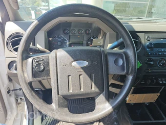 2008 Ford Super Duty F-350 Cab Chassis XL Regular Cab - miniatura 10