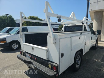 2008 Ford Super Duty F-350 Cab Chassis XL Regular Cab - miniatura 4