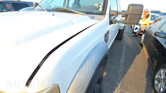 2008 Ford Super Duty F-450 Cab Chassis XL Extended Cab w/Rear Doors DRW - miniatura 29