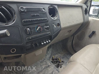 2008 Ford Super Duty F-450 Cab Chassis XLT Regular Cab DRW - miniatura 11