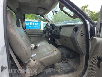 2008 Ford Super Duty F-450 Cab Chassis XLT Regular Cab DRW - miniatura 8