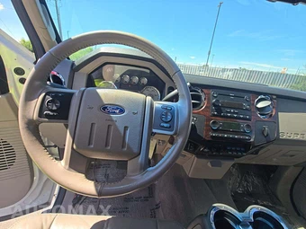 2008 Ford Super Duty F-550 Cab Chassis Lariat Crew Cab DRW - miniatura 10