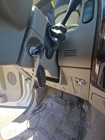 2008 Ford Super Duty F-550 Cab Chassis Lariat Crew Cab DRW - miniatura 8