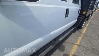 2008 Ford Super Duty F-550 Cab Chassis XL Crew Cab DRW - miniatura 4