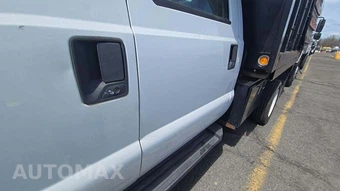2008 Ford Super Duty F-550 Cab Chassis XL Crew Cab DRW - miniatura 7