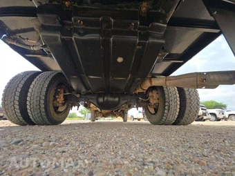 2008 Ford Super Duty F-550 Cab Chassis XLT Crew Cab DRW - miniatura 11